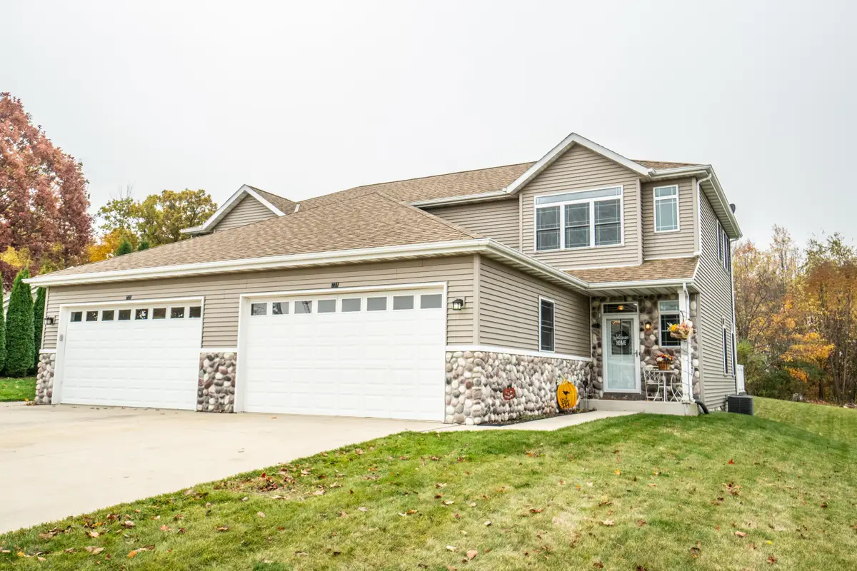 231 Nordic Ln, Slinger, WI 53086 - Image #1