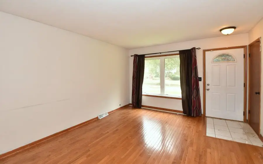 4935 N 88th St, Milwaukee, WI 53225 - #2