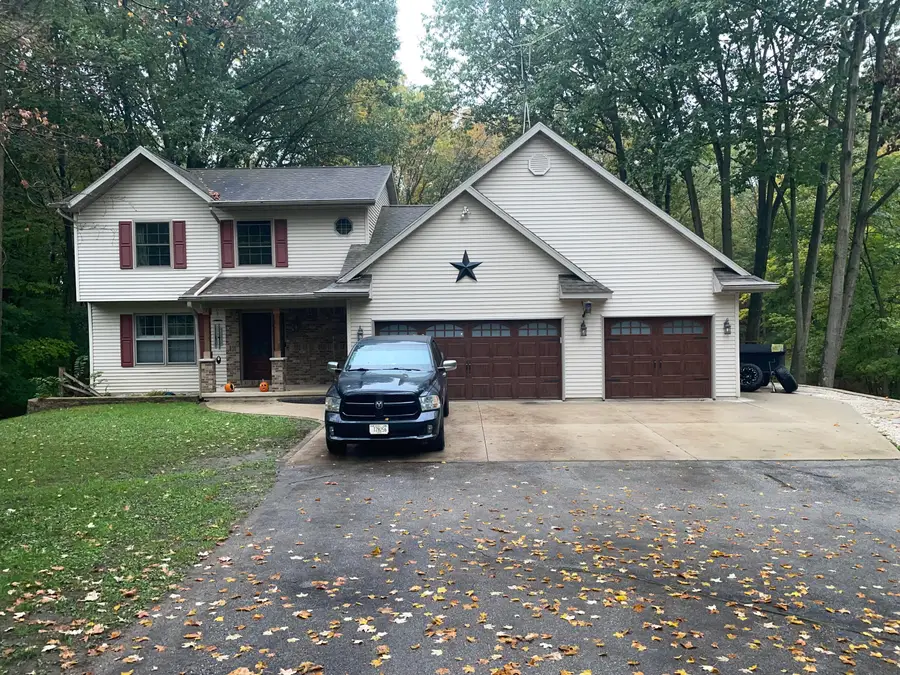 W2368 Timber Ridge Ct, Auburn, WI 53010 - Image #2