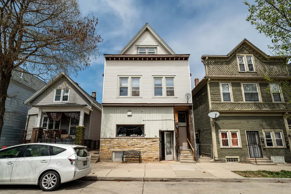 808 E Clarke St, Milwaukee, WI 53212 - Image #1