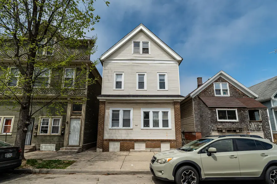 816 E Clarke St, Milwaukee, WI 53212 - Image #2