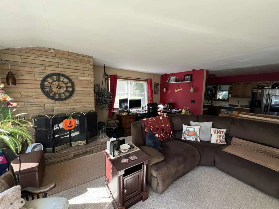 644 W Greenfield St, Elkhorn, WI 53121 - Image #2