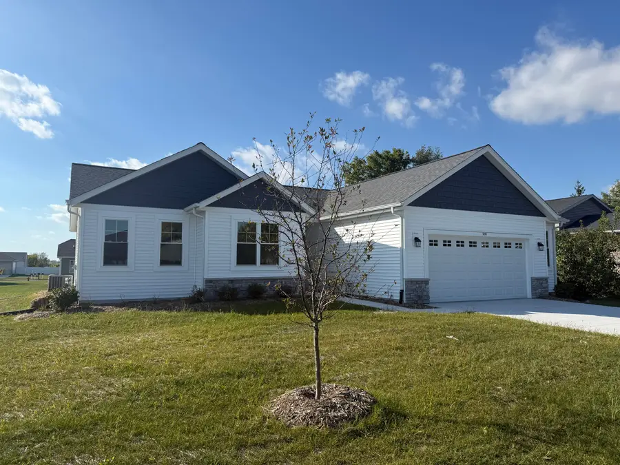 315 Ridgeview Dr, Lake Mills, WI 53551 - Image #3