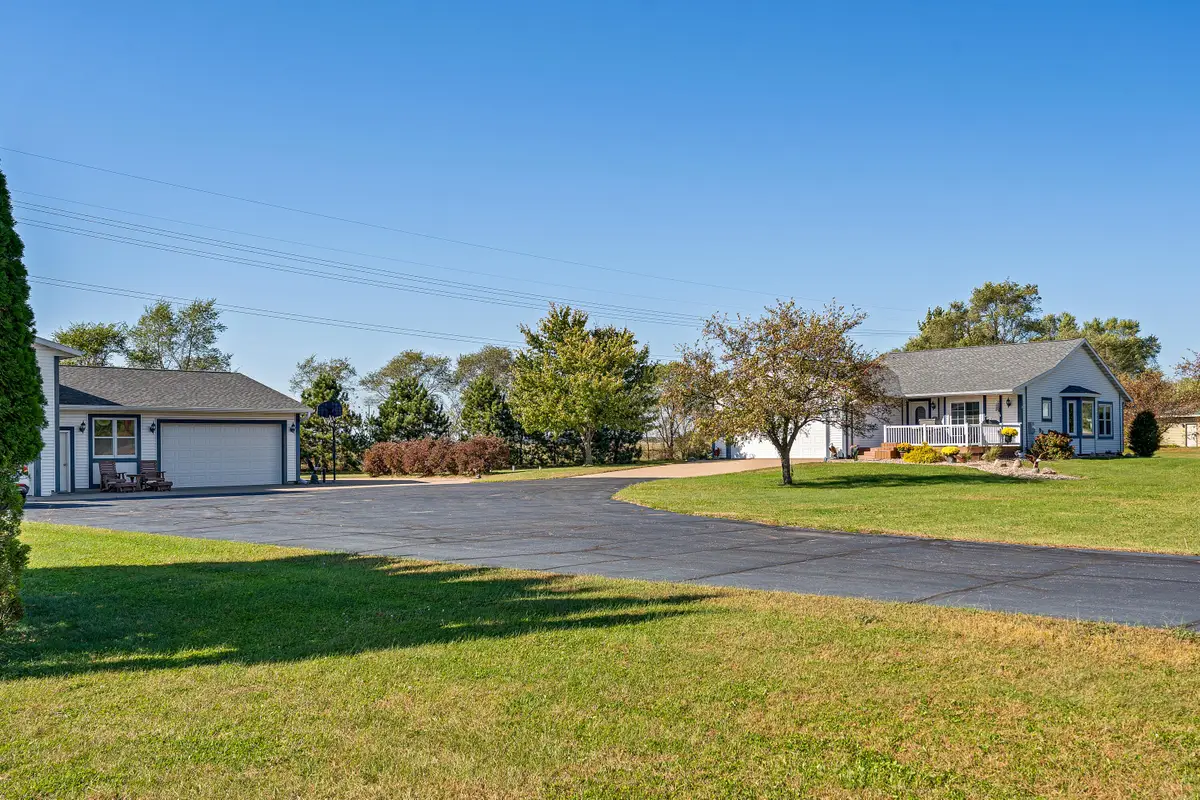 N7829 Bluffview Ct, Holland, WI 54636 - Image #1