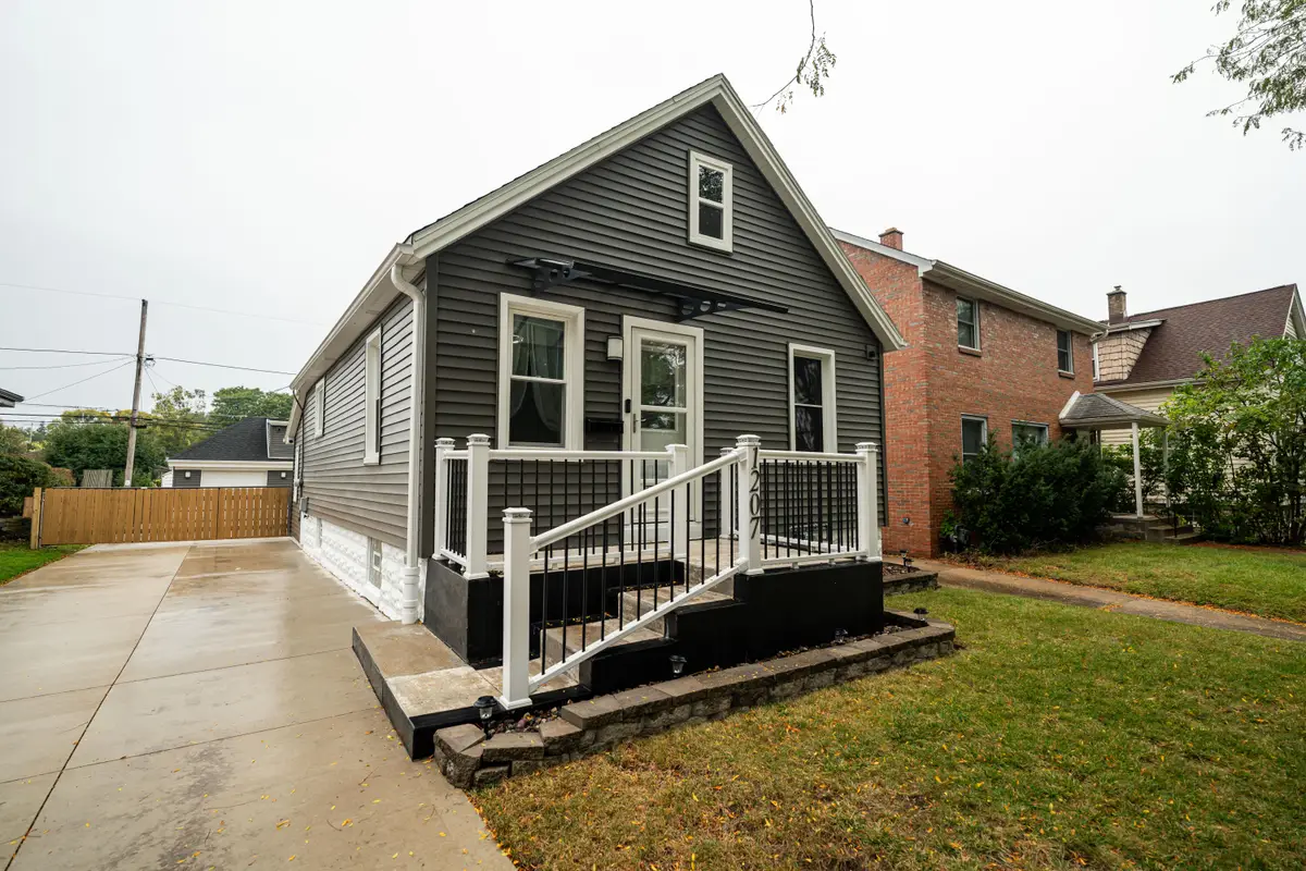 1207 S 91st St, West Allis, WI 53214 - Image #1