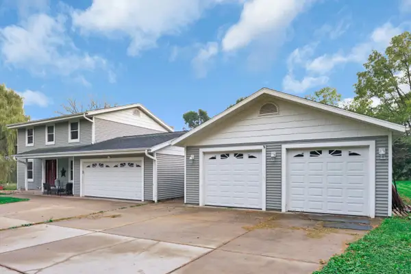 W2585 Long Meadow Dr, Lafayette, WI 53121