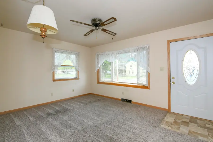 915 N Water St, Watertown, WI 53098 - Image #2