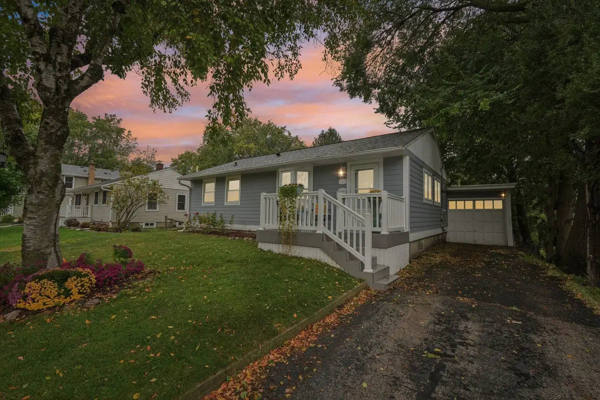 318 S Concord Rd, Oconomowoc, WI 53066 - Image #1