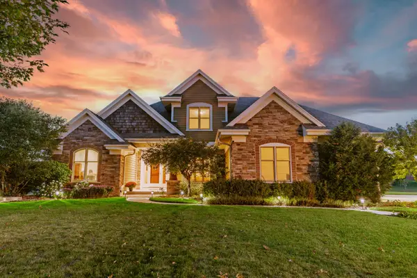 1005 E Oak Ct, Oak Creek, WI 53154