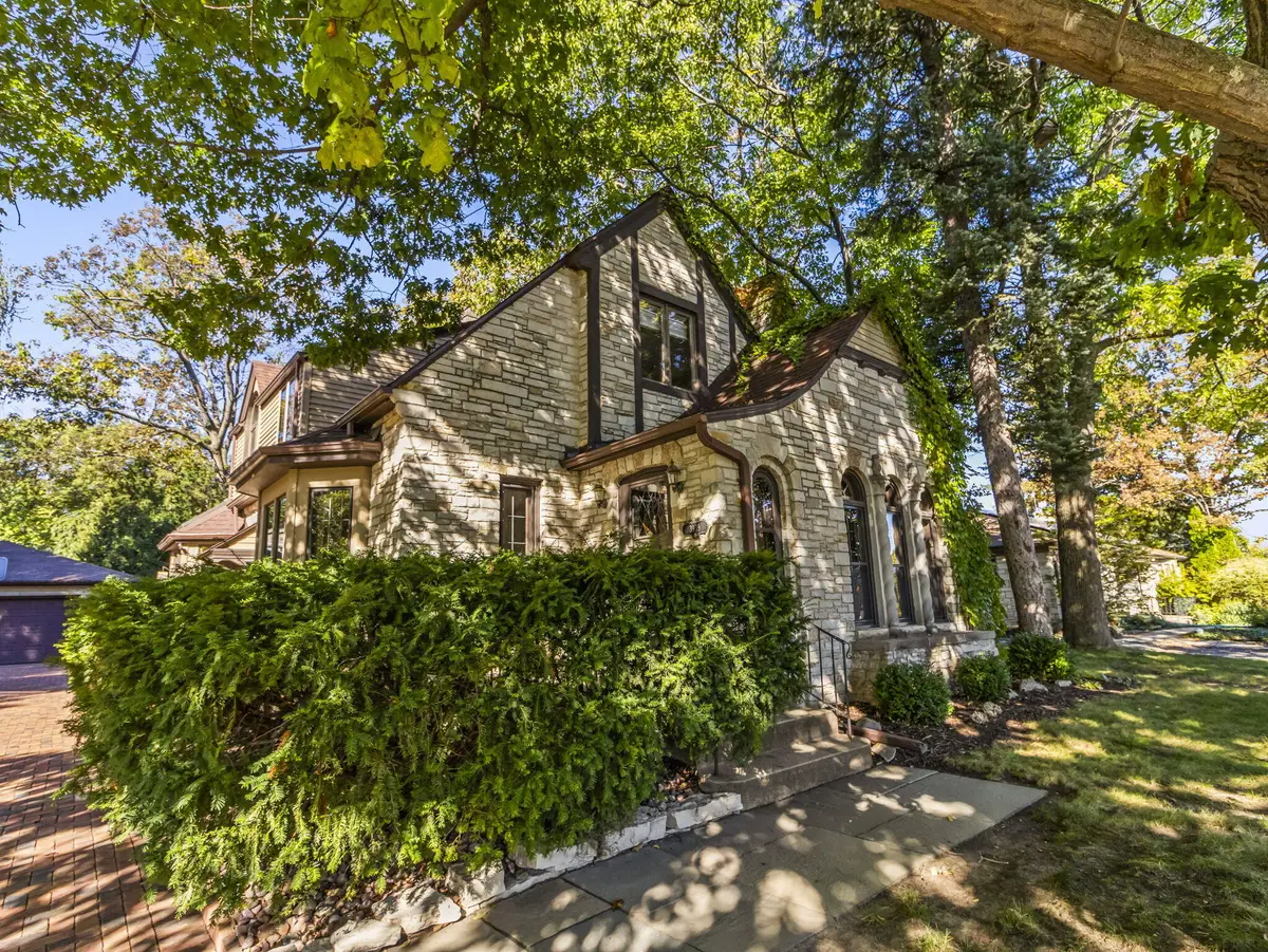 3939 S 85th St, Greenfield, WI 53228 - #1