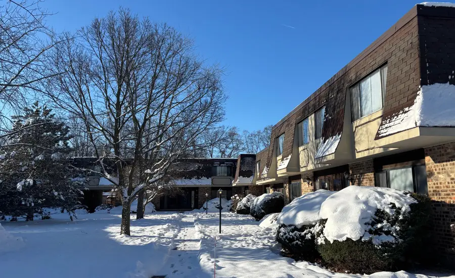 6081 W Calumet Rd, Milwaukee, WI 53223 - Image #2