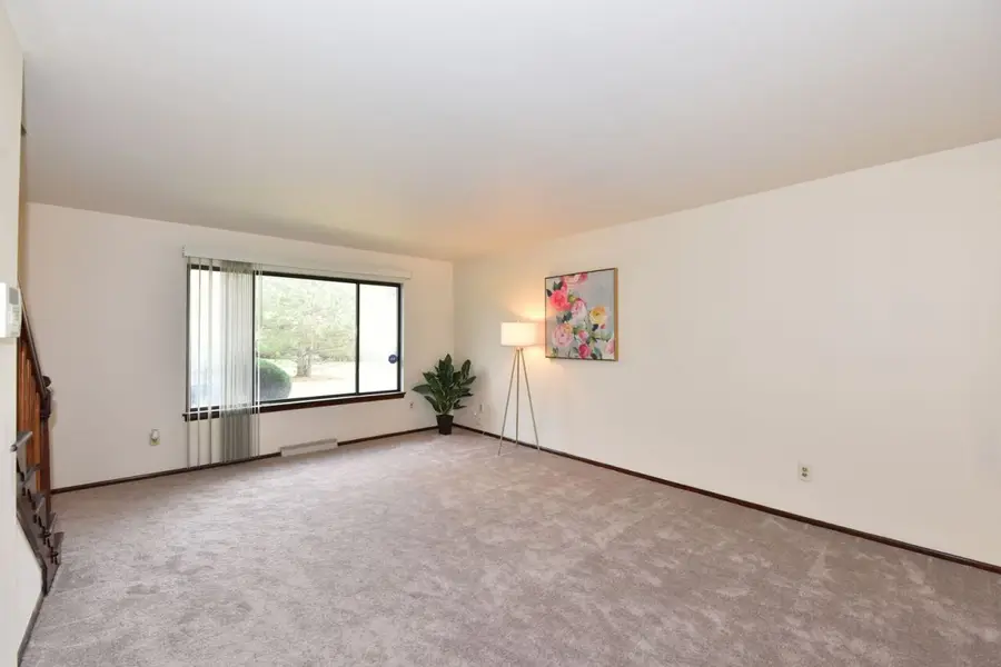 6081 W Calumet Rd, Milwaukee, WI 53223 - Image #3