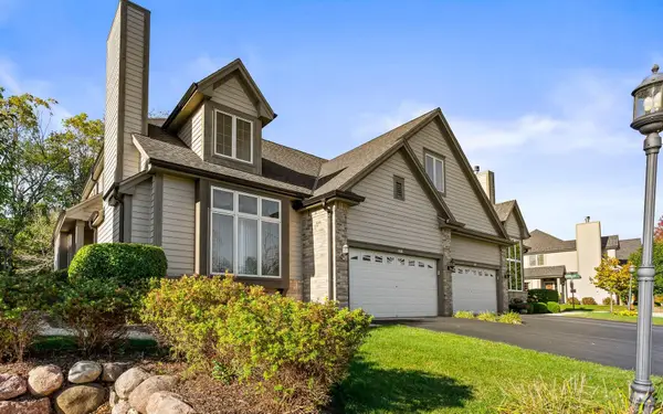 3402 Turnberry Oak Dr, Waukesha, WI 53188