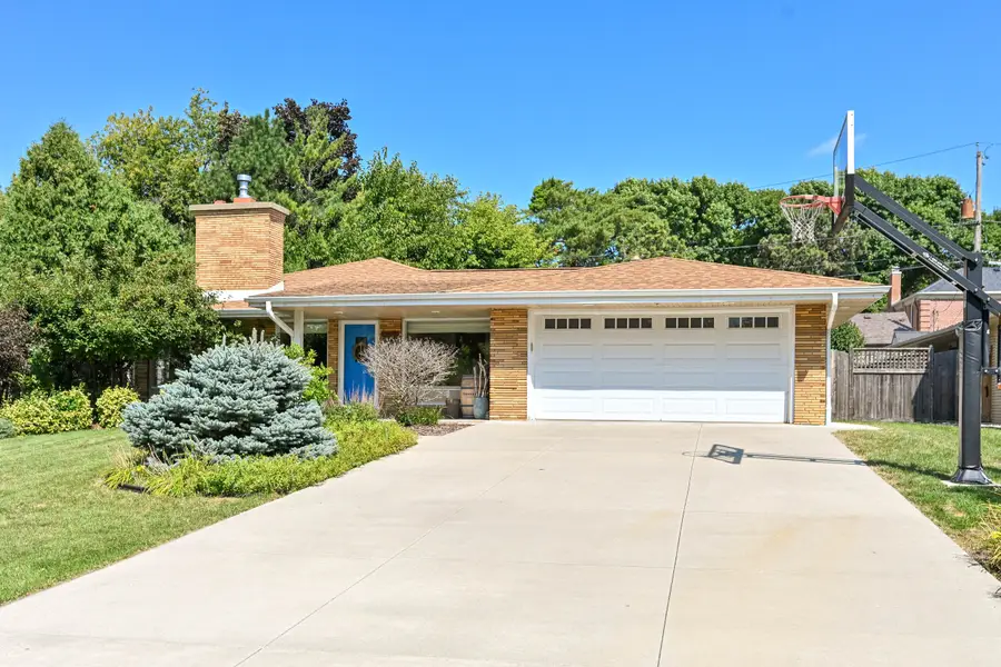 7920 St Anne Ct, Wauwatosa, WI 53213 - Image #3