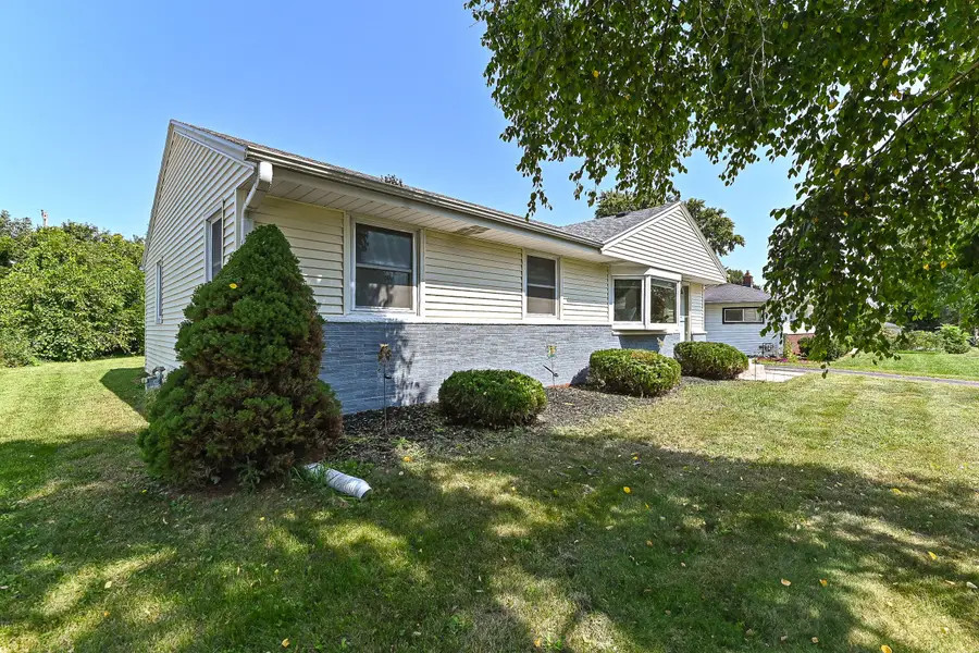 6206 W Fairlane Ave, Brown Deer, WI 53223 - Image #2