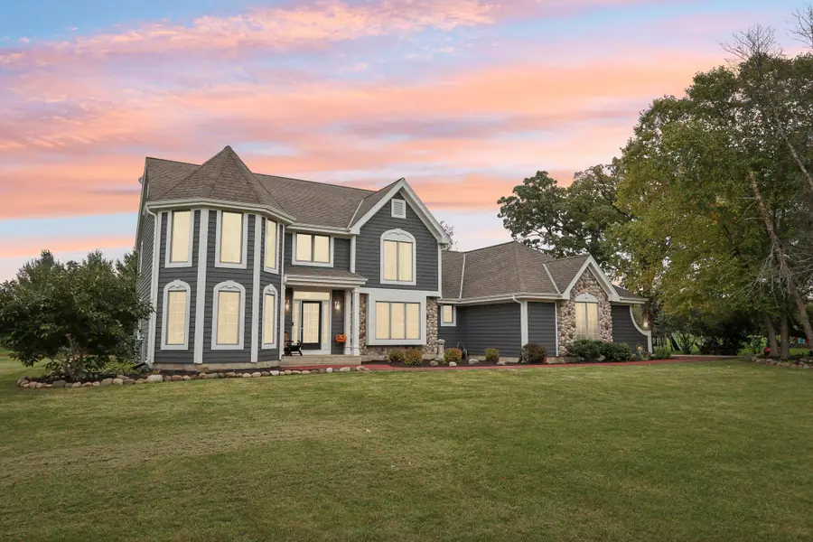 S91W31622 Marys Ct, Mukwonago, WI 53149 - Image #3