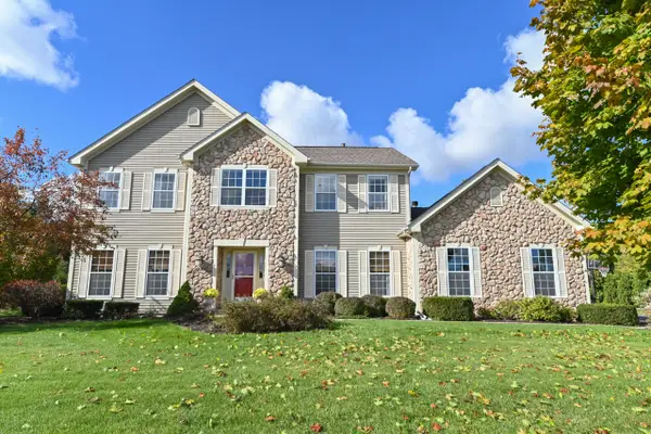W134N6759 Wild Rose Ct, Menomonee Falls, WI 53051