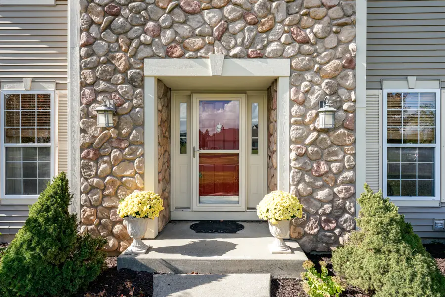 W134N6759 Wild Rose Ct, Menomonee Falls, WI 53051 - Image #2