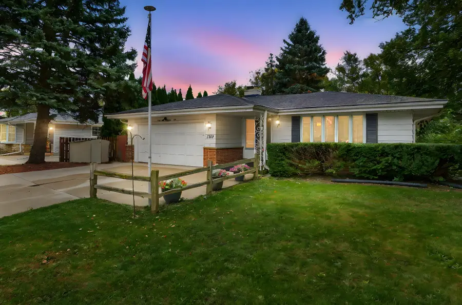 2139 E Leroy Ave, Saint Francis, WI 53235 - Image #2