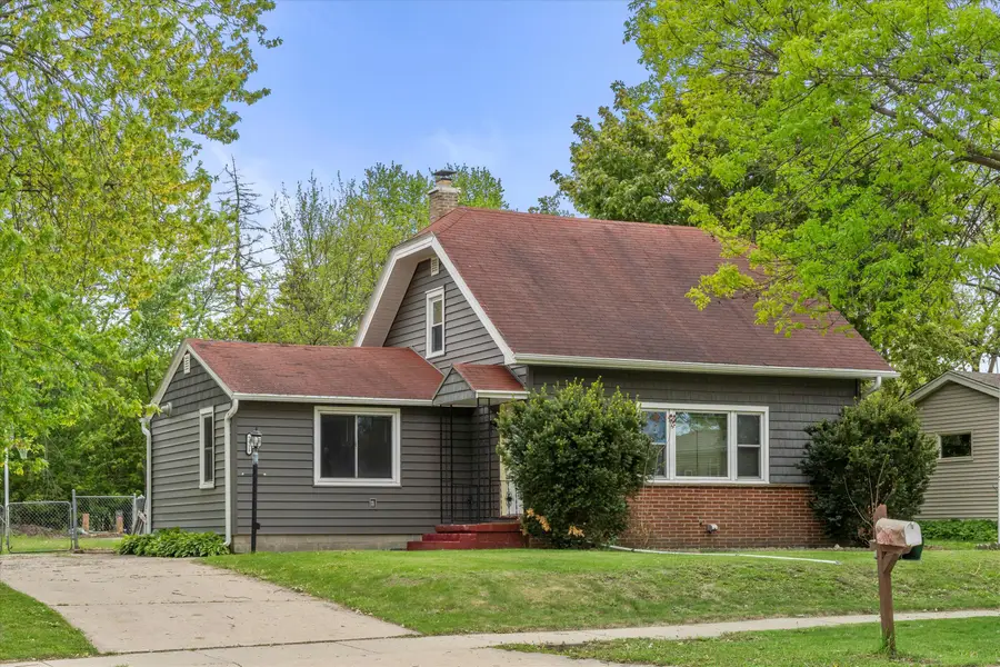 7911 W Cold Spring Rd, Greenfield, WI 53220 - Image #2