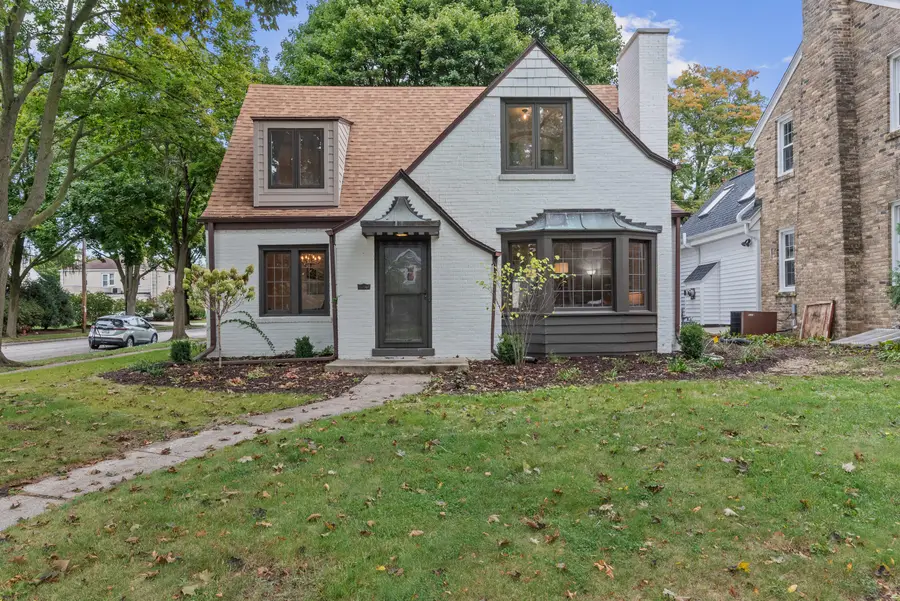 2578 N 88th St, Wauwatosa, WI 53226 - Image #2