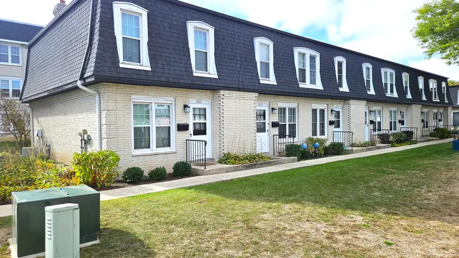 4273 W Cherrywood Ln, Brown Deer, WI 53209 - Image #3