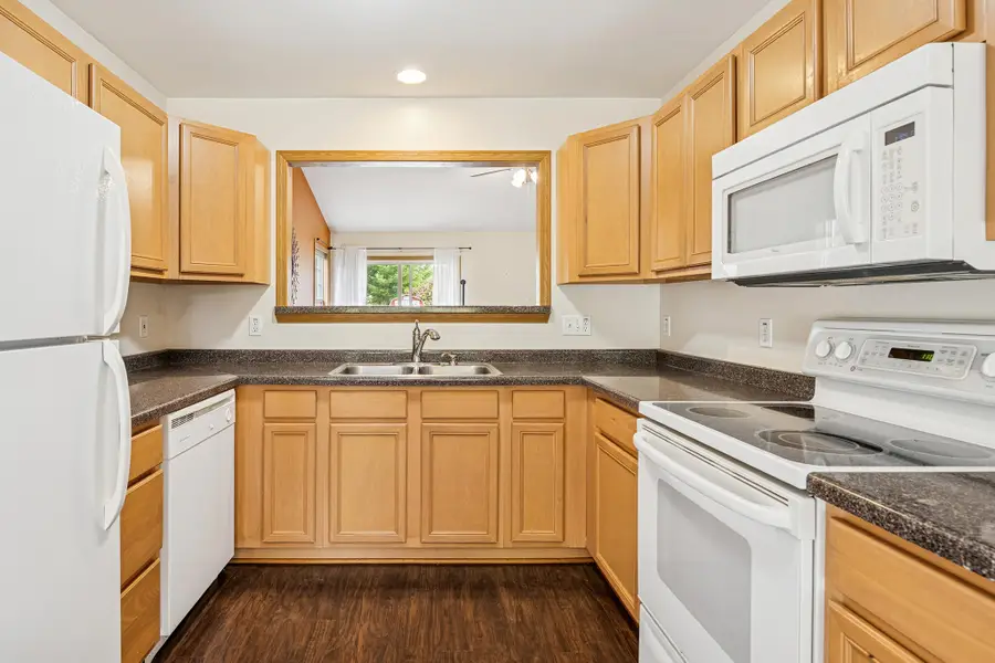 465 Fox Ln, Walworth, WI 53184 - Image #2