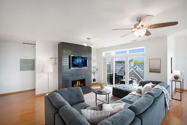 3862 S Lake Dr, Saint Francis, WI 53235