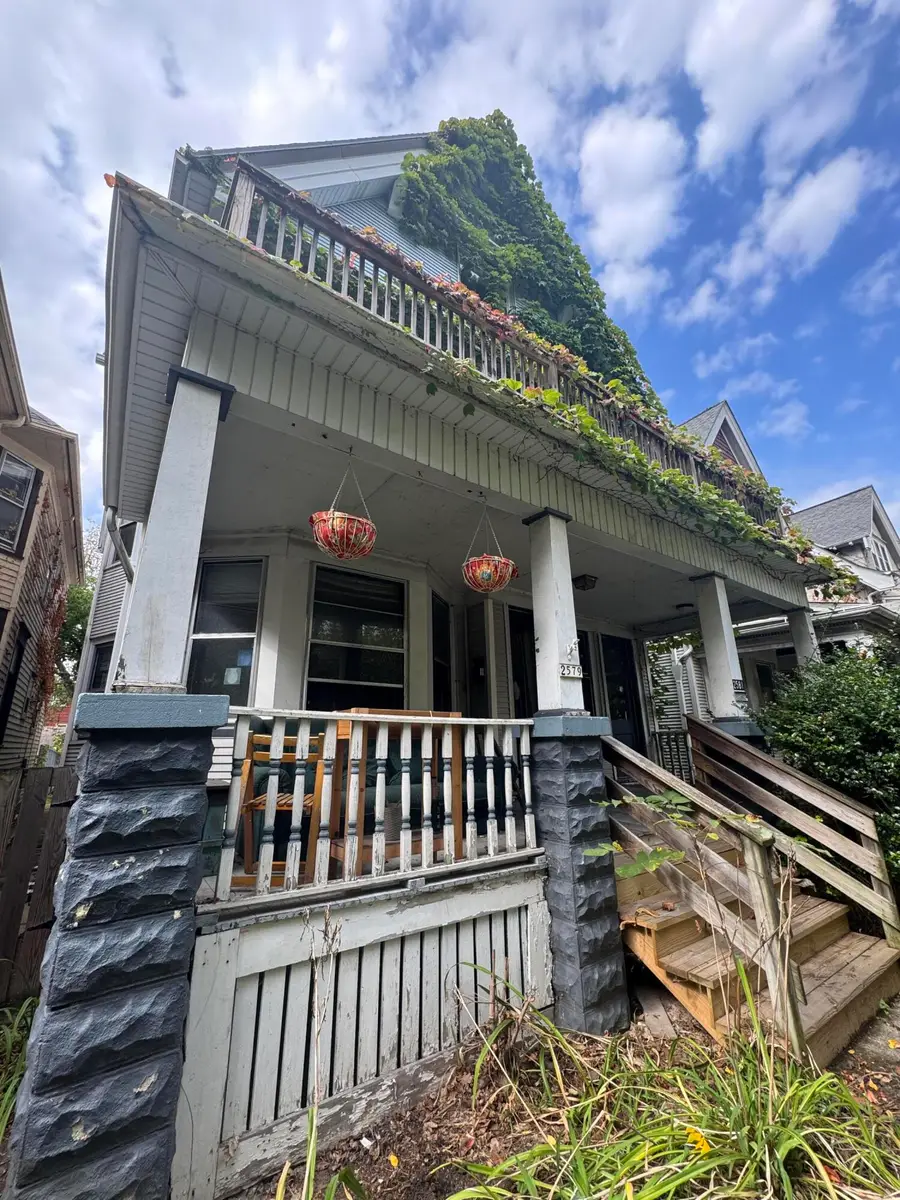 2579 N Frederick Ave, Milwaukee, WI 53211 - Image #2