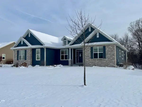 W212N6064 Legacy Trl, Menomonee Falls, WI 53051