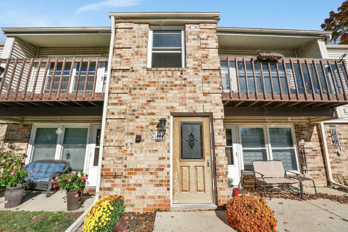 N114W16680 Crown Dr, Germantown, WI 53022 - Image #1