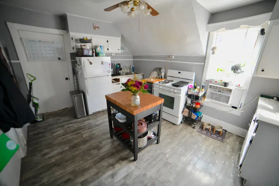 916 S 75th St, West Allis, WI 53214 - Image #2