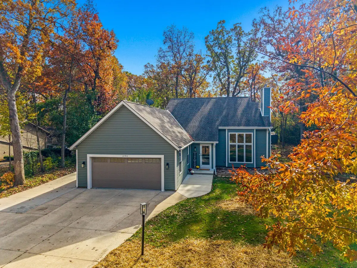 1298 Wilderness Trl, Delafield, WI 53018 - #1