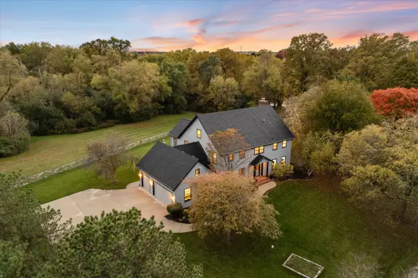 4825 W River Hollow Ct, Mequon, WI 53092