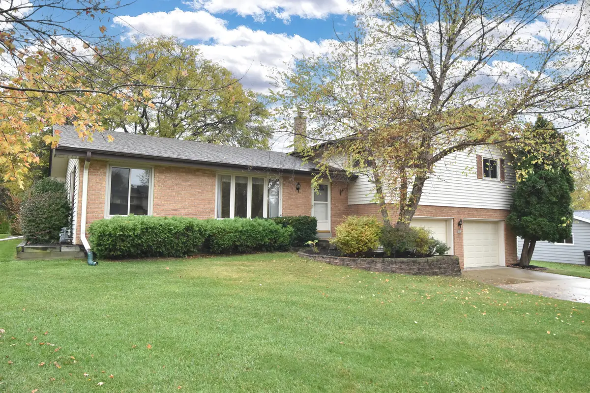 6003 W Beacon Hill Pl, Franklin, WI 53132 - Image #1
