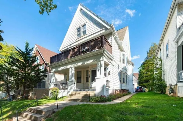 2962 N Cramer St, Milwaukee, WI 53211