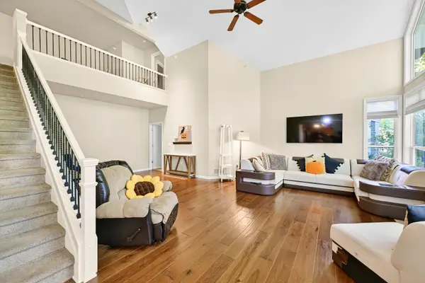 14241 W Waterford Square Dr, New Berlin, WI 53151