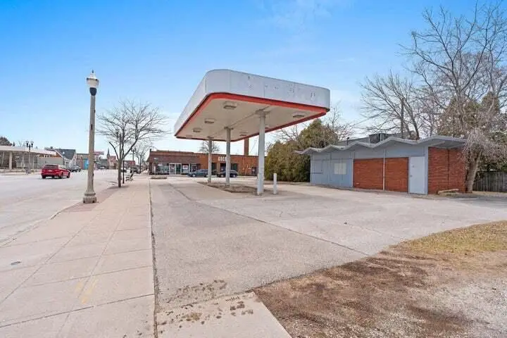 2106 Washington St, Two Rivers, WI 54241 - Image #2