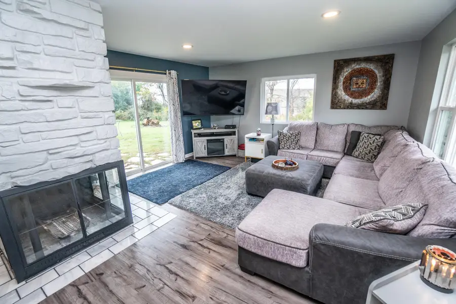 W215N5363 Ada Ct, Menomonee Falls, WI 53051 - Image #2