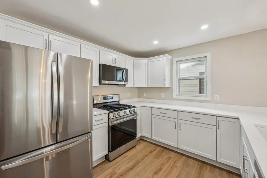 3674 S Ahmedi Ave, Saint Francis, WI 53235 - Image #2