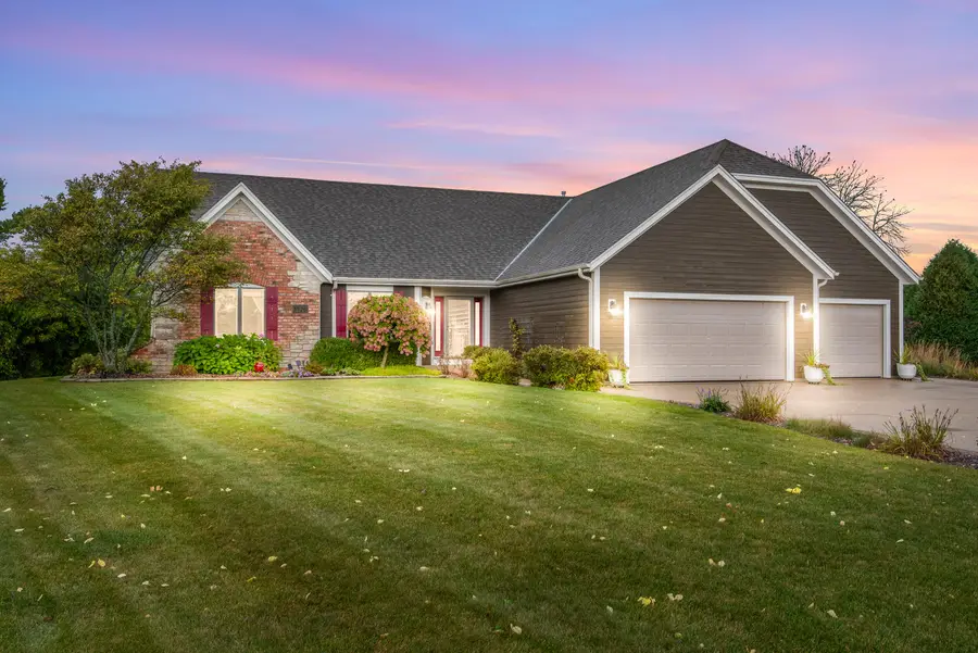 1526 Pine Cone Trl, Port Washington, WI 53074 - Image #2