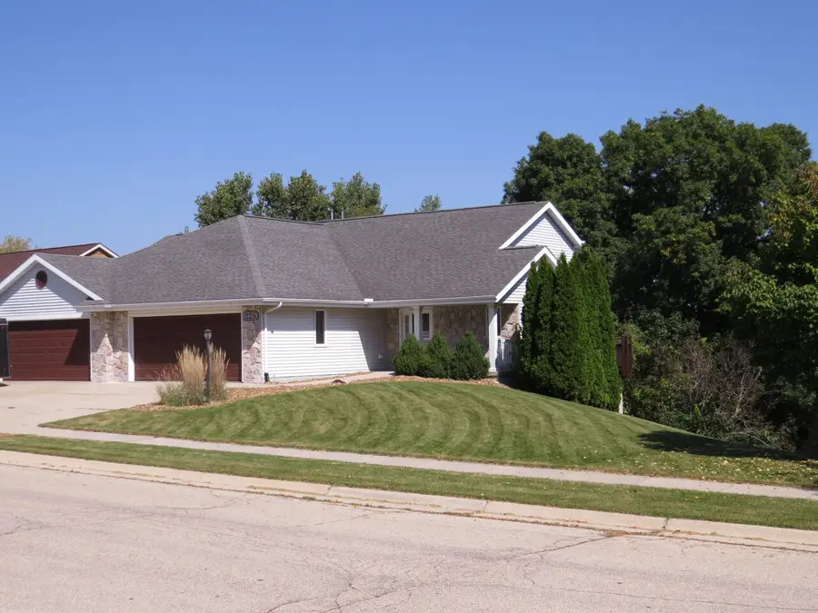 225 East Haven Dr, Watertown, WI 53094 - Image #2