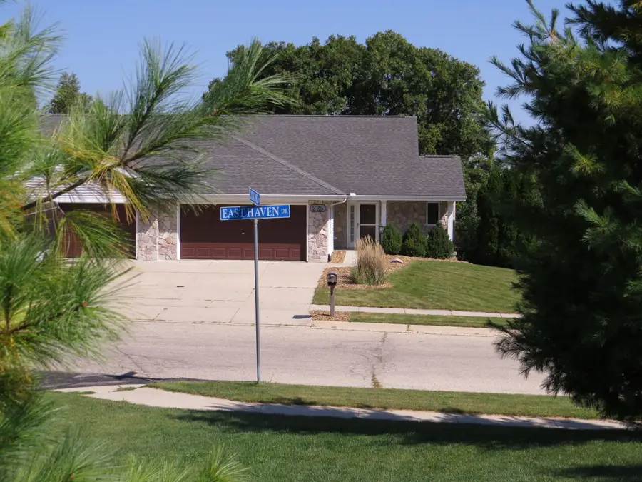 225 East Haven Dr, Watertown, WI 53094 - Image #3