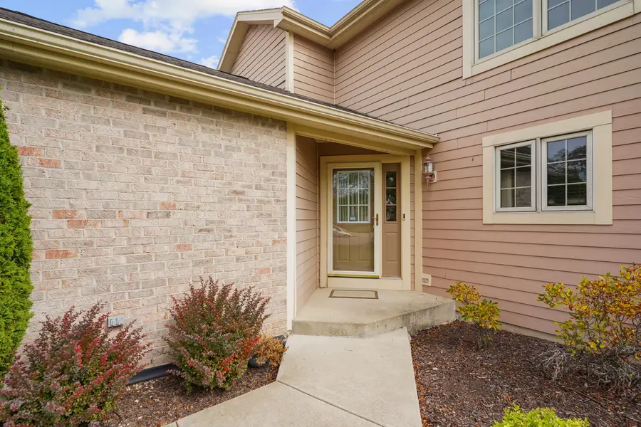 9143 Prairie Village Dr, Pleasant Prairie, WI 53142 - Image #2