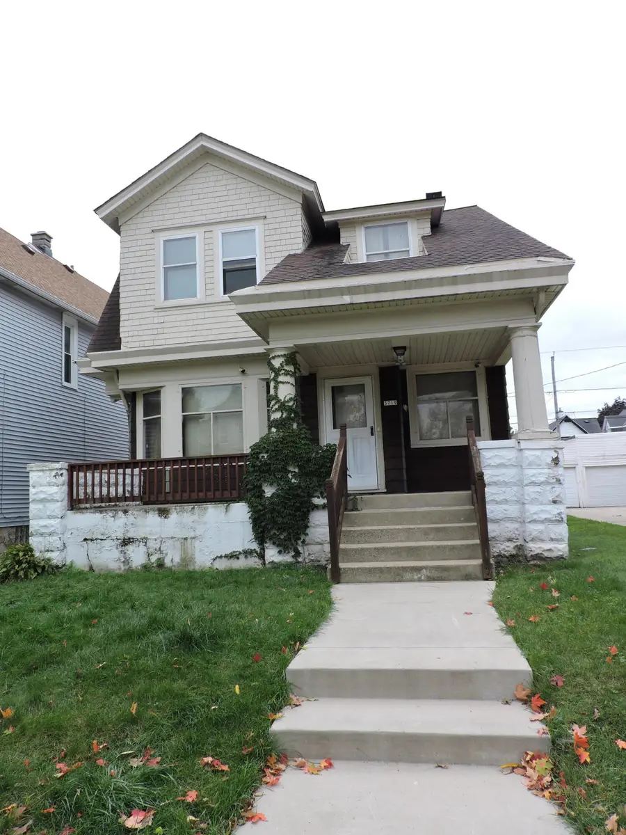 3719 W Frederica Pl, Milwaukee, WI 53215 - Image #2