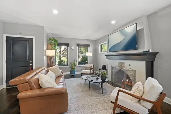 2432 N Lake Dr, Milwaukee, WI 53211