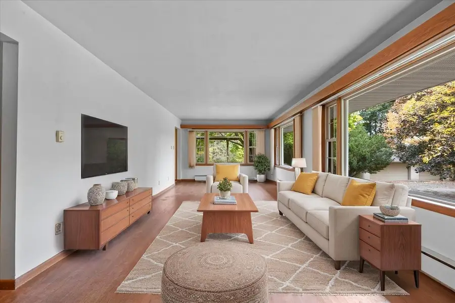 W7085 Hillside Dr, Batavia, WI 53001 - Image #2