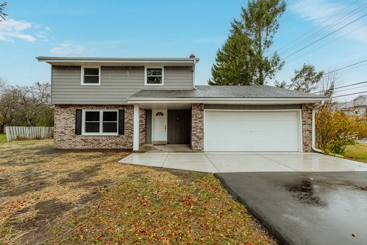 439 W Mall Rd, Glendale, WI 53217 - Image #1