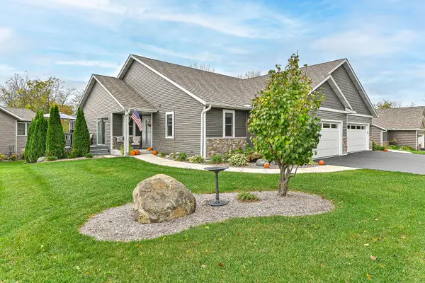 317 Trailview Xing, Waterford, WI 53185