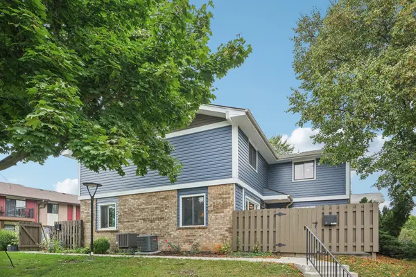 N76W14595 North Point Ct, Menomonee Falls, WI 53051